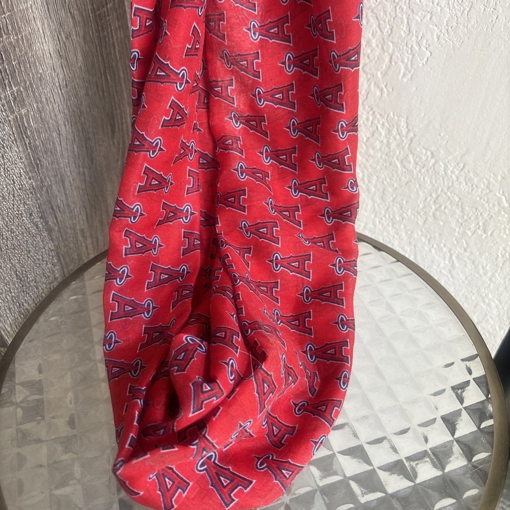angels‎ infinity scarf